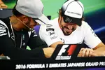 Foto zur News: Lewis Hamilton (Mercedes) und Fernando Alonso (McLaren)