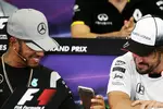 Foto zur News: Lewis Hamilton (Mercedes) und Fernando Alonso (McLaren)