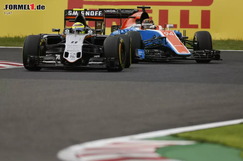 Foto zur News: Sergio Perez (Force India) und Pascal Wehrlein (Manor)