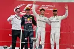 Foto zur News: Max Verstappen (Red Bull), Daniel Ricciardo (Red Bull) und Nico Rosberg (Mercedes)