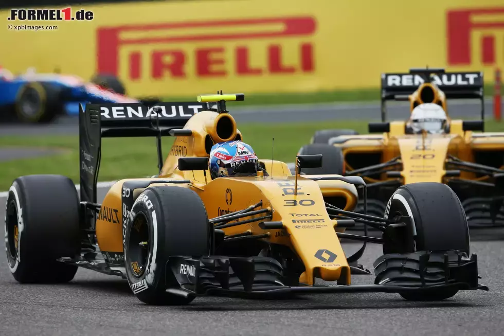 Foto zur News: Jolyon Palmer (Renault) und Kevin Magnussen (Renault)