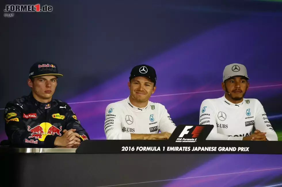 Foto zur News: Nico Rosberg (Mercedes), Max Verstappen (Red Bull) und Lewis Hamilton (Mercedes)