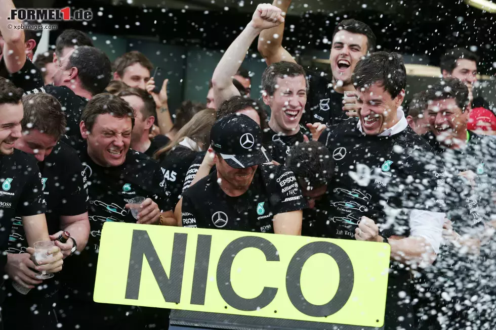 Foto zur News: Nico Rosberg (Mercedes) und Toto Wolff