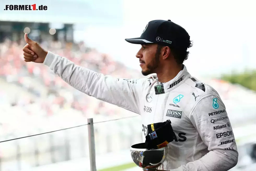 Foto zur News: Der eigentlich vorgesehene Testfahrer Lewis Hamilton gab wegen Fußbeschwerden an Wehrlein ab