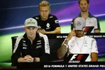 Foto zur News: Nico Hülkenberg (Force India) und Lewis Hamilton (Mercedes)