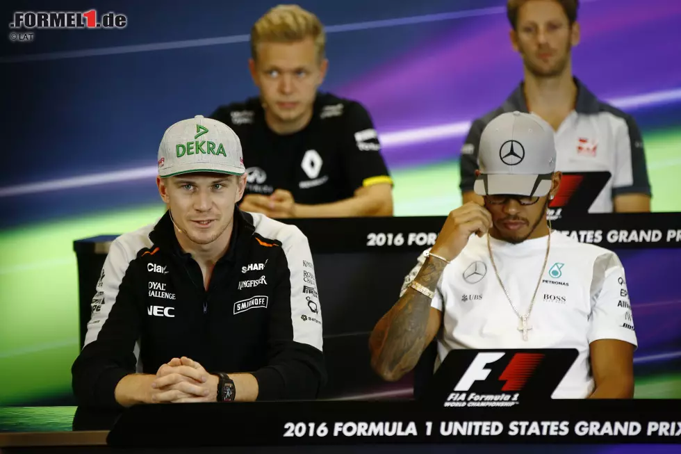 Foto zur News: Nico Hülkenberg (Force India) und Lewis Hamilton (Mercedes)