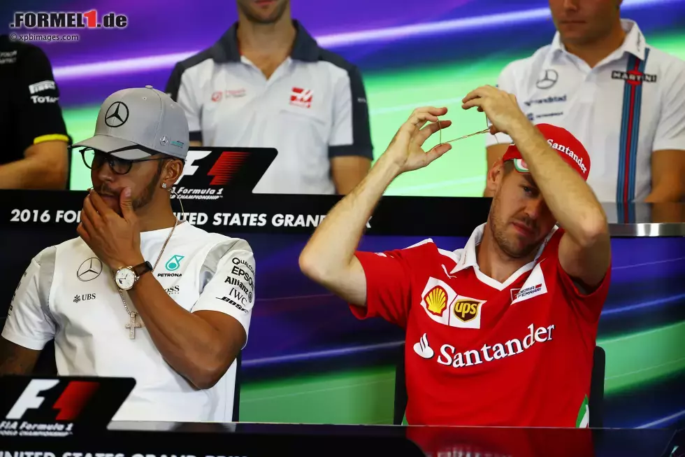 Foto zur News: Lewis Hamilton (Mercedes) und Sebastian Vettel (Ferrari)