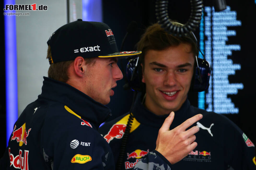 Foto zur News: Max Verstappen (Red Bull) und Pierre Gasly