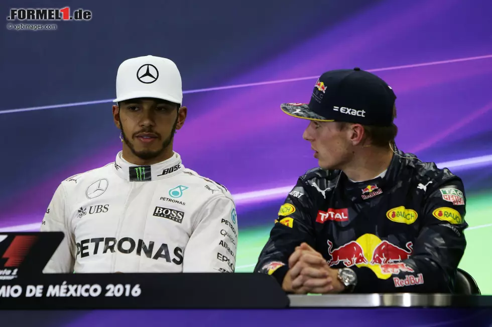 Foto zur News: Lewis Hamilton (Mercedes) und Max Verstappen (Red Bull)