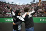 Foto zur News: Sergio Perez (Force India) und Esteban Gutierrez (Haas)