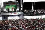 Foto zur News: Lewis Hamilton (Mercedes), Nico Rosberg (Mercedes) und Sebastian Vettel (Ferrari)