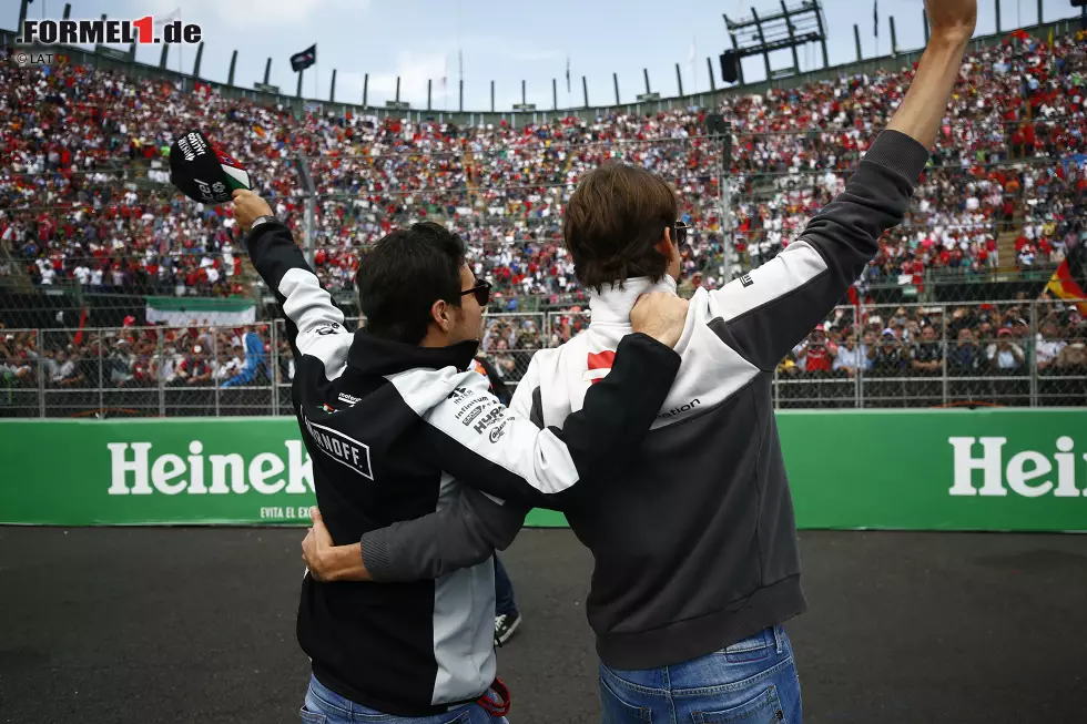 Foto zur News: Sergio Perez (Force India) und Esteban Gutierrez (Haas)