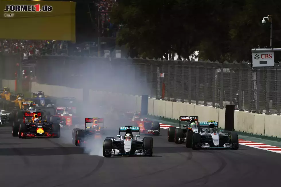 Foto zur News: Lewis Hamilton (Mercedes), Nico Rosberg (Mercedes), Max Verstappen (Red Bull) und Nico Hülkenberg (Force India)