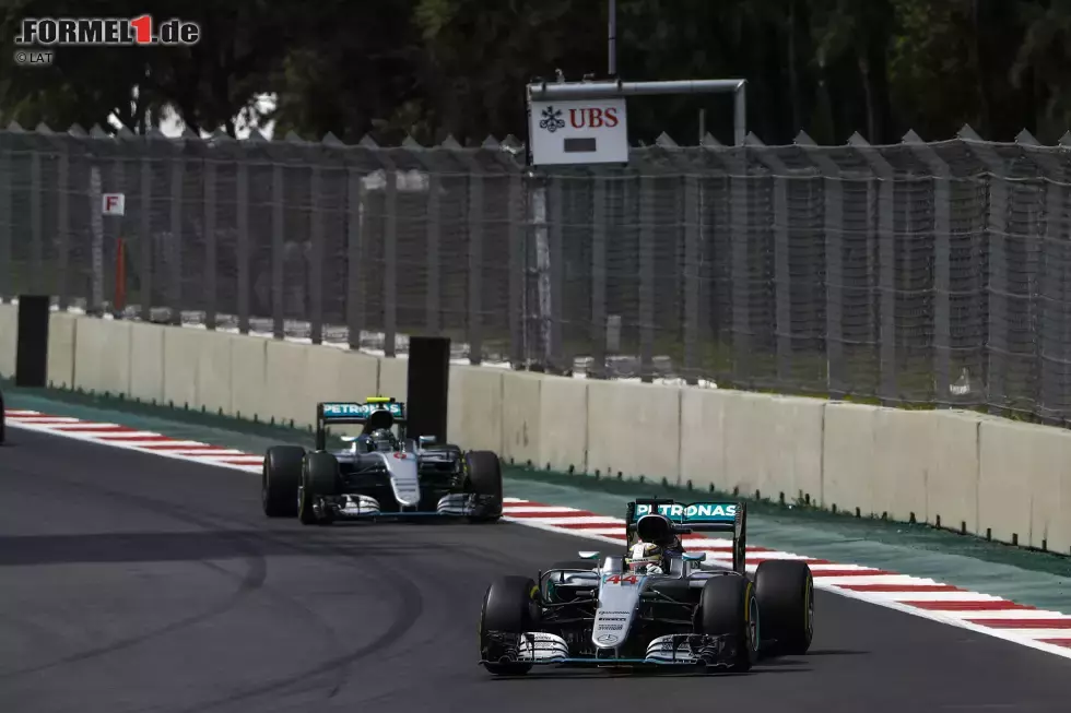 Foto zur News: Lewis Hamilton (Mercedes) und Nico Rosberg (Mercedes)