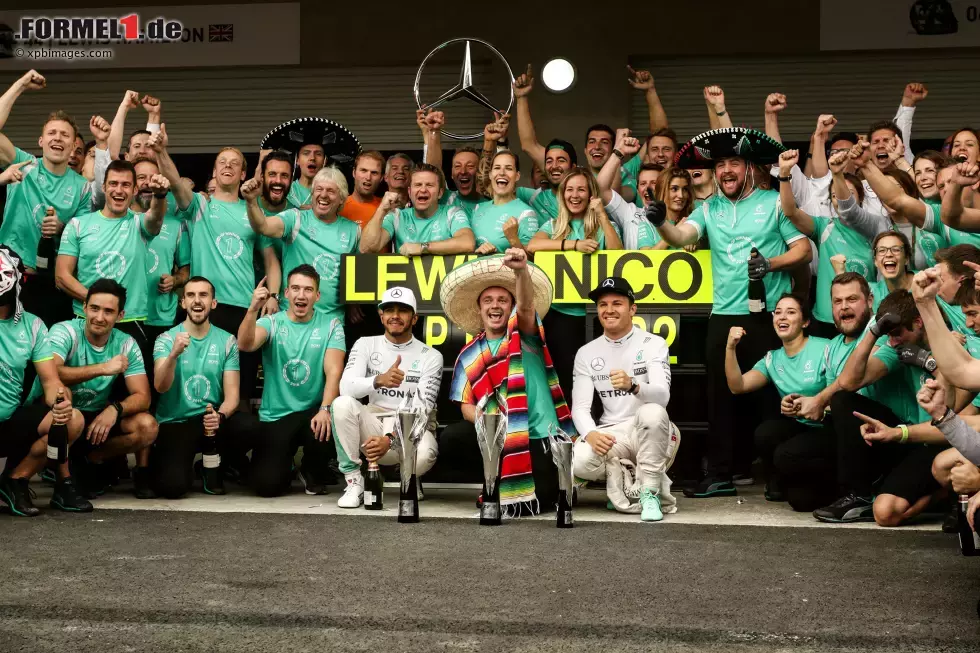 Foto zur News: Lewis Hamilton (Mercedes) und Nico Rosberg (Mercedes)