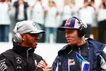 Foto zur News: Lewis Hamilton (Mercedes) und Daniil Kwjat (Toro Rosso)