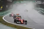 Foto zur News: Kimi Räikkönen (Ferrari), Max Verstappen (Red Bull) und Sebastian Vettel (Ferrari)