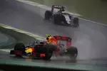 Foto zur News: Max Verstappen (Red Bull) und Nico Hülkenberg (Force India)