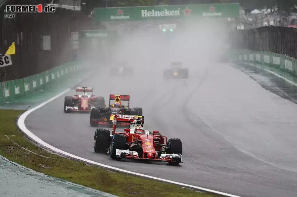 Foto zur News: Kimi Räikkönen (Ferrari), Max Verstappen (Red Bull) und Sebastian Vettel (Ferrari)