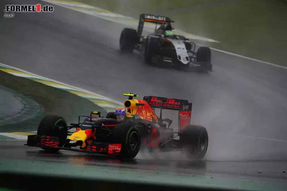 Foto zur News: Max Verstappen (Red Bull) und Nico Hülkenberg (Force India)