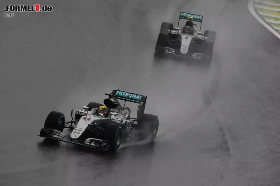 Foto zur News: Lewis Hamilton (Mercedes) und Nico Rosberg (Mercedes)