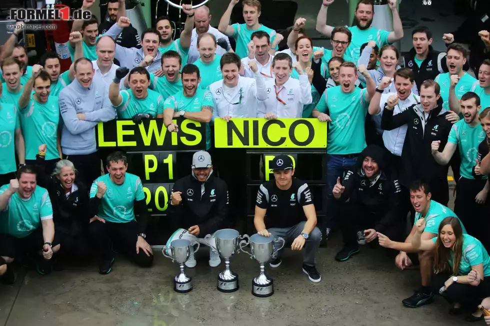 Foto zur News: Lewis Hamilton (Mercedes) und Nico Rosberg (Mercedes)