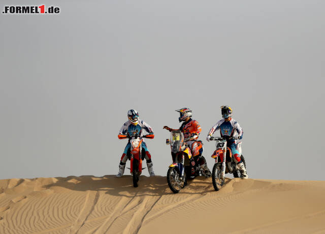 Foto zur News: ...werden von Dakar-Ass Sam Sunderland in die Kunst des Dünenfahrens eingewiesen. Das Wichtigste?