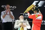 Foto zur News: Nico Rosberg (Mercedes) und Sebastian Vettel (Ferrari)