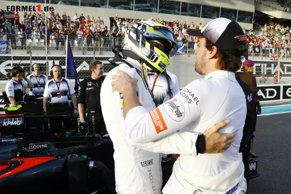 Foto zur News: Jenson Button (McLaren) und Fernando Alonso (McLaren)