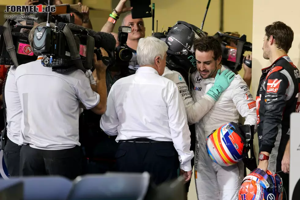 Foto zur News: Nico Rosberg (Mercedes) und Fernando Alonso (McLaren)