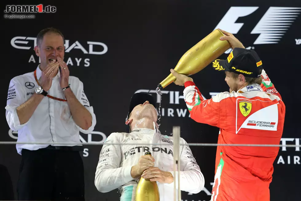 Foto zur News: Nico Rosberg (Mercedes) und Sebastian Vettel (Ferrari)