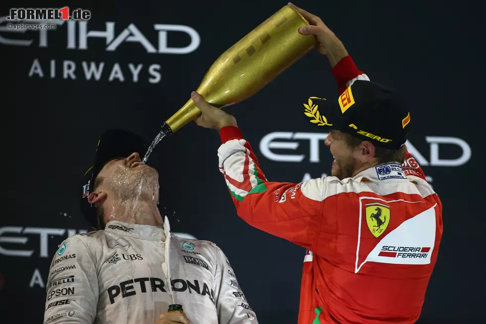 Foto zur News: Nico Rosberg (Mercedes) und Sebastian Vettel (Ferrari)