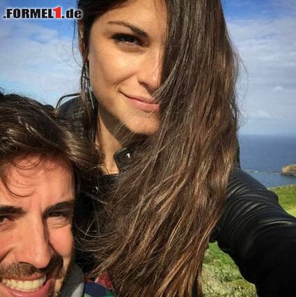 Foto zur News: Seltene Momentaufnahme: Sein Privatleben hält Fernando Alonso eigentlich streng unter Verschluss. Aber so eine Partnerin lohnt es sich ja ab und zu mal zu zeigen. Mit Linda Morselli ist er erst ein knappes halbes Jahr zusammen. Zuvor war die Italienerin mit MotoGP-Star Valentino Rossi liiert.