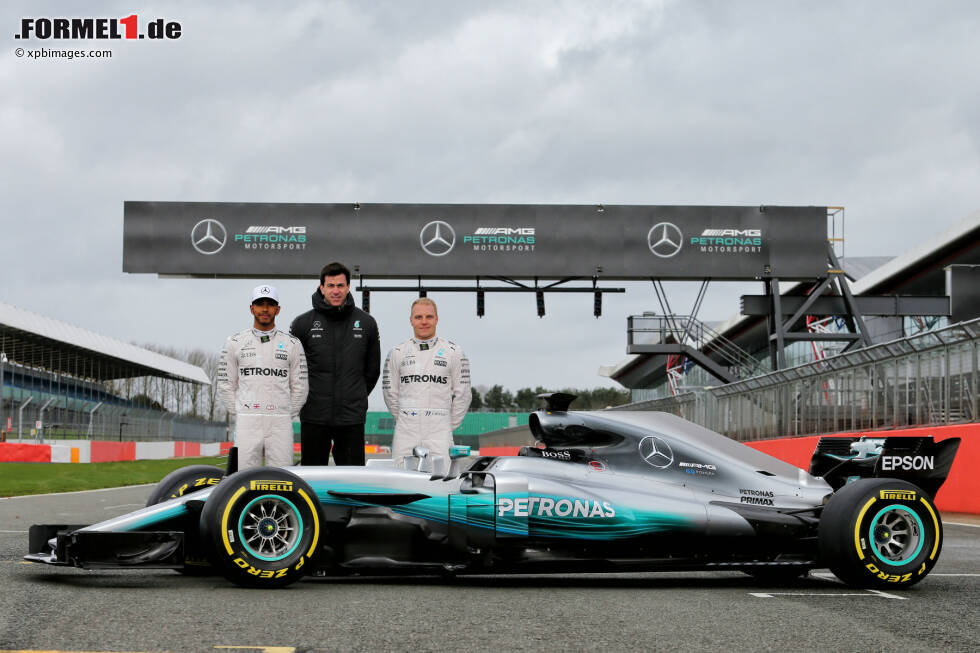 Foto zur News: Lewis Hamilton (Mercedes), Toto Wolff und Valtteri Bottas (Mercedes)