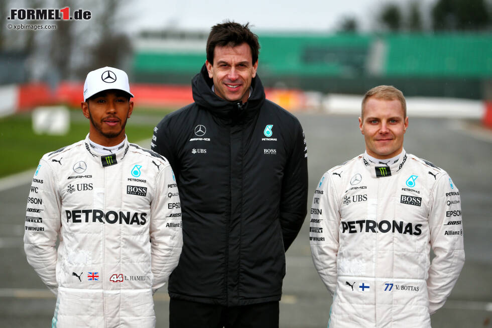 Foto zur News: Lewis Hamilton (Mercedes), Toto Wolff und Valtteri Bottas (Mercedes)