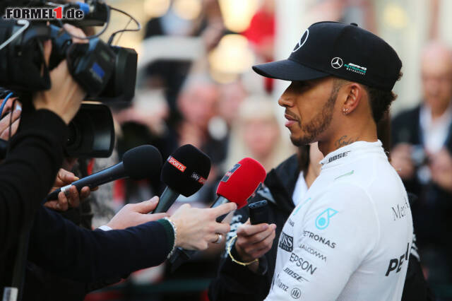 Foto zur News: Da hatte Lewis Hamilton längst Feierabend: Der Brite plagte sich am Vormittag mit einem Elektronikproblem und wollte anschließend keine kurze Spritztour mehr fahren.