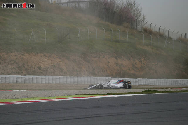 Foto zur News: Lance Stroll warf seinen Williams in den Kies. Weil es keine Ersatzteile gab, musste das Team schon am Mittag zusammenpacken...