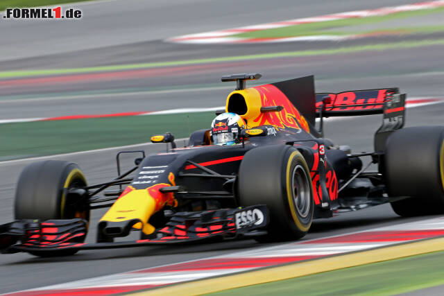 Foto zur News: Red Bull blieb mit Daniel Ricciardo irgendwo zwischen Lauerstellung und grauem Mittelfeld. Am RB13 streikte zudem der Auspuff.