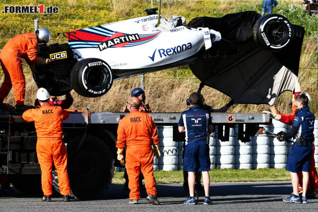 Foto zur News: Nach dem Unfall Lance Strolls ging Williams am Donnerstag "aus Sicherheitsgründen" nicht mehr auf die Bahn. Das Chassis war beschädigt.