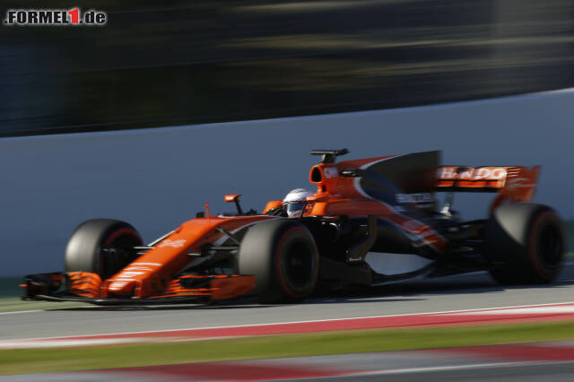 Foto zur News: Fernando Alonso litt ebenfalls, aber unverschuldet. McLaren musste den Honda-Motor runterdrehen, damit er den MCL32 nicht schon wieder lahmlegt.