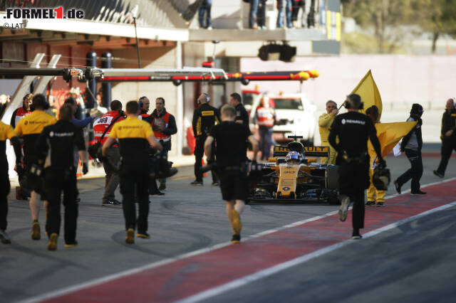 Foto zur News: Bei Renault läuft der Antrieb noch nicht rund. Jolyon Palmer rollte nach nur 15 Runden in der Boxengasse aus, anschließend musste die Antriebseinheit wegen eines Sensorproblems getauscht werden.