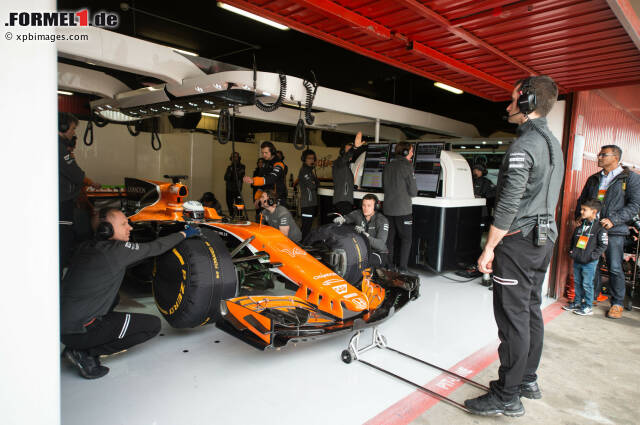 Foto zur News: Pannen über Pannen dagegen bei McLaren-Honda: Ein Batteriewechsel und weitere Probleme erlaubten Fernando Alonso nicht mehr als 46 Runden.