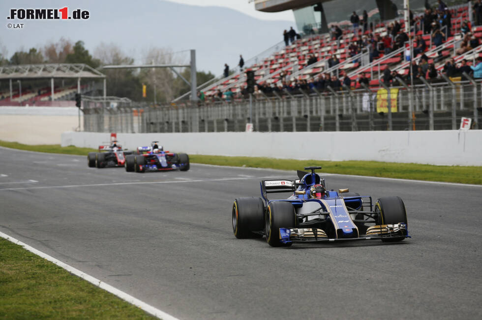 Foto zur News: Pascal Wehrlein (Sauber), Carlos Sainz (Toro Rosso) und Romain Grosjean (Haas)