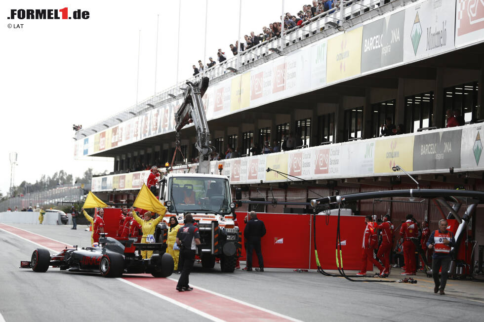 Foto zur News: Kimi Räikkönen (Ferrari) und Romain Grosjean (Haas)