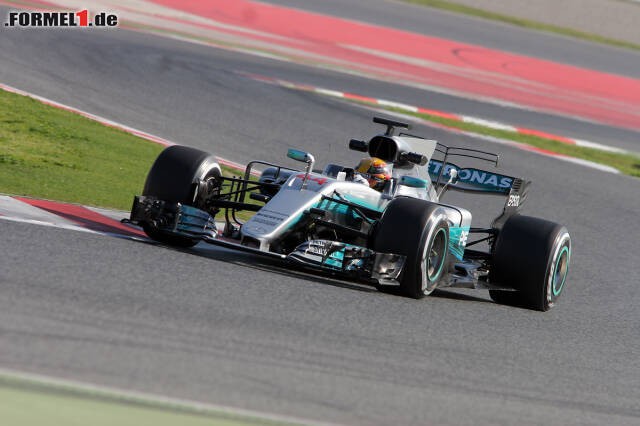 Foto zur News: Mercedes beschlosss den Tag mit Lewis Hamilton am Steuer...