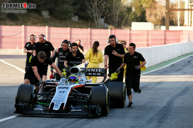 Foto zur News: Defekte konnten Force India nichts anhaben: Der VJM10 von Sergio Perez blieb nach einem Marathon erst stehen, als ihm offenbar der Sprit ausging. Ein Routinecheck der Teams.