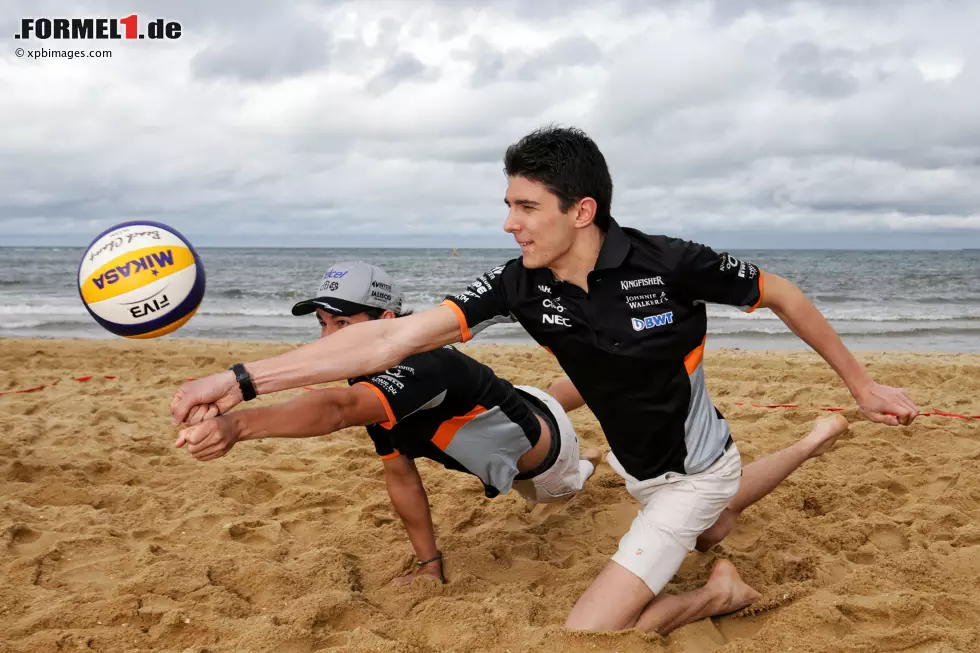 Foto zur News: Sergio Perez (Force India) und Esteban Ocon (Force India)