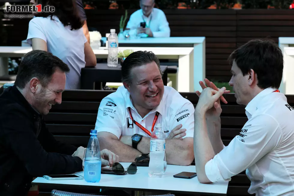 Foto zur News: Christian Horner, Zak Brown und Toto Wolff