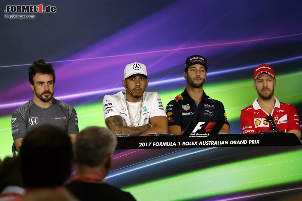 Foto zur News: Lewis Hamilton (Mercedes), Daniel Ricciardo (Red Bull), Sebastian Vettel (Ferrari) und Fernando Alonso (McLaren)