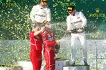 Foto zur News: Sebastian Vettel (Ferrari), Valtteri Bottas (Mercedes) und Lewis Hamilton (Mercedes)